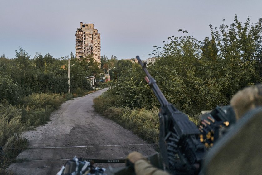 Русия е установила пълен контрол над украинския град Авдеевка, потвърди
