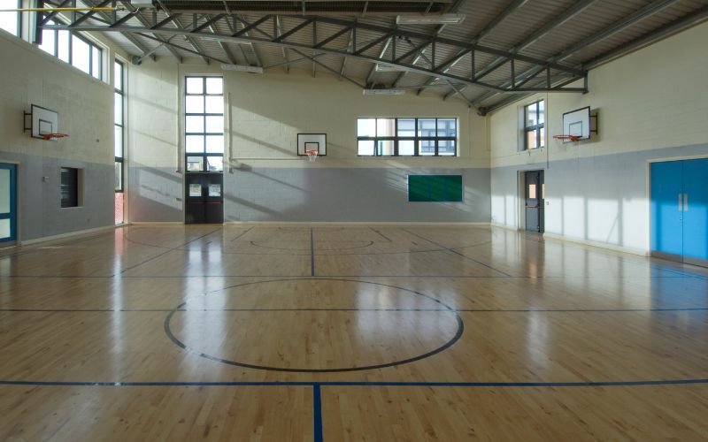 физкултурни салони спортни площадки имат близо 500 училища