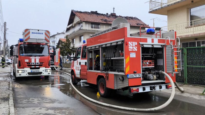 пожар софия жилищна сграда запали квартал горубляне