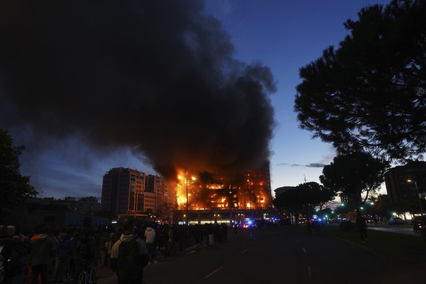 Най-малко четирима души загинаха при в испанския град Валенсия. Ранените