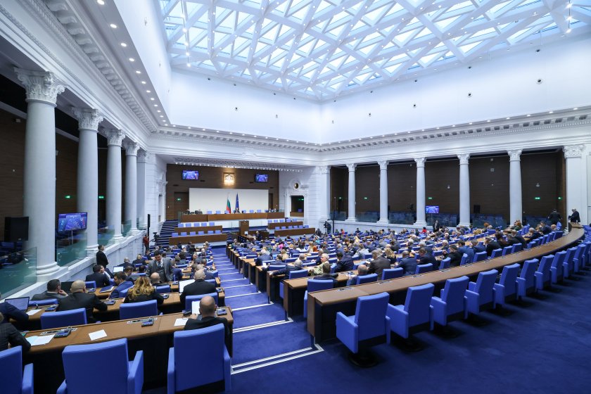 Денков и Тагарев ще бъдат изслушани в парламента