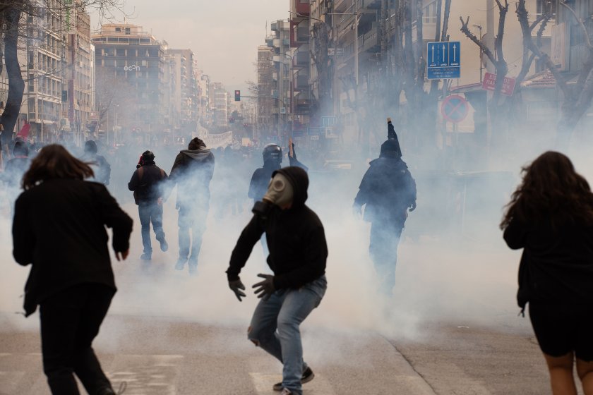 Сблъсъци между демонстранти и полицията са избухнали по време на
