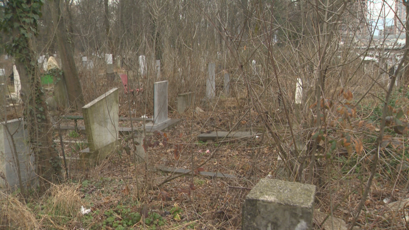 Нерегламентирани практики и лоша поддръжка на гробищните паркове в София