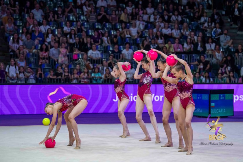 ансамбълът девойки окичи среброто финала пет топки световното първенство
