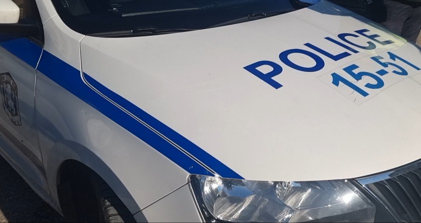 Полицията в Пловдив издирва шофьор на лек автомобил, избягал от