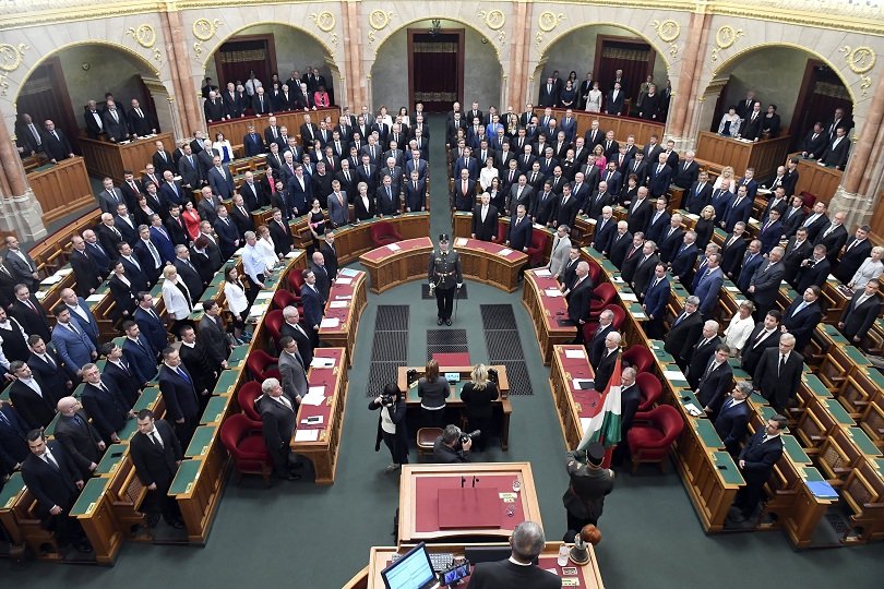 Унгарският парламент избра досегашният председател на Конституционния съд Шуйок за