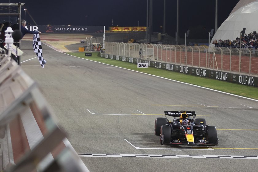 Макс Верстапен започна сезона във Формула 1 с категорична победа в Бахрейн