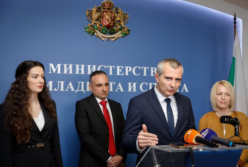 Министърът на младежта и спорта Димитър Илиев силно се надява