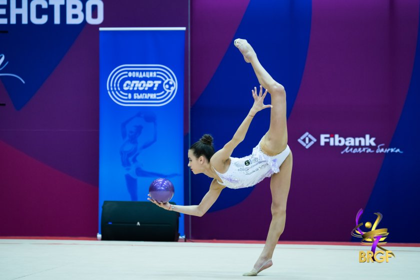 Българската национална състезателка по художествена гимнастика Елвира Краснобаева спечели сребърен
