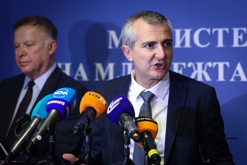 Министър Димитър Илиев инициира среща за обединение в шахмата