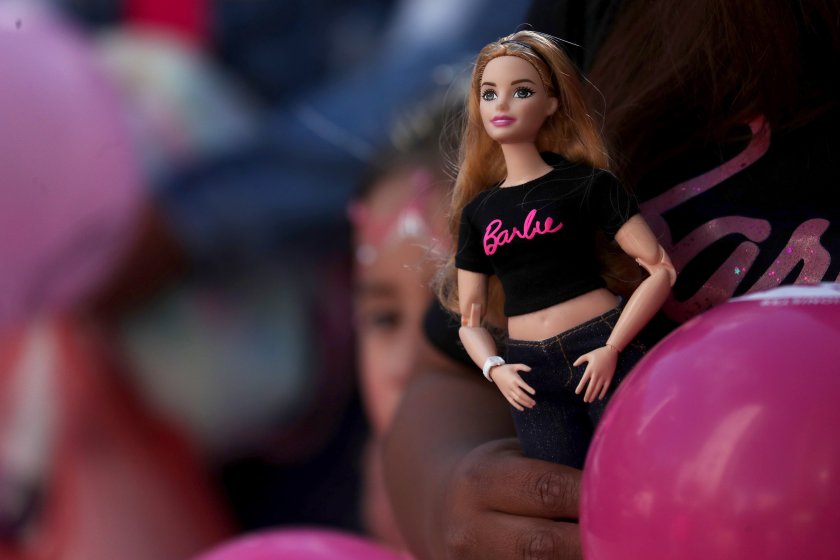 март пускат пазара кукли барби представящи силните жени