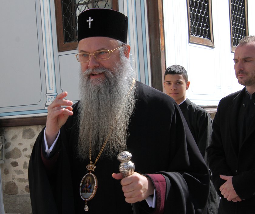 Пловдивският митрополит Николай също се обявява против наредбата на Светия