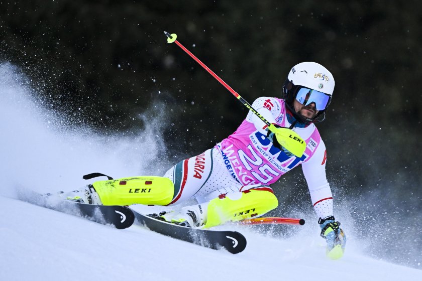 Българската звезда в алпийските ски Алберт Попов отпадна още в