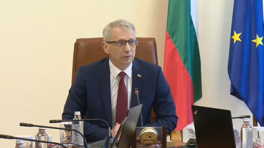 Докато парламентът обсъжда оставката на премиера Николай Денков Министерски съвет