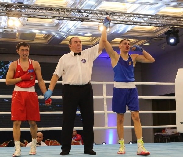 Викторио Илиев постигна категорична победа в първия си мач на