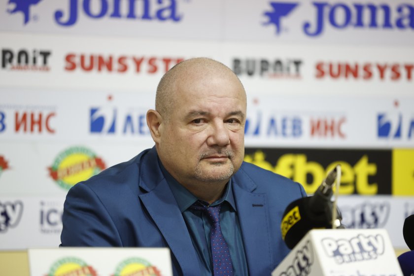 Кандидат-президентът на Българския футболен съюз (БФС) Манол Иванов застана пред