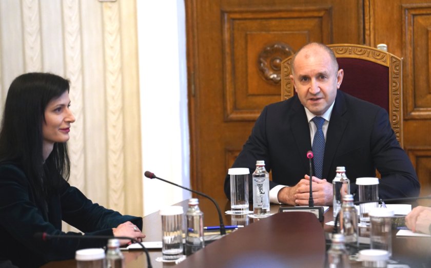 Започнаха политическите консултации на президента Румен Радев с парламентарно представените
