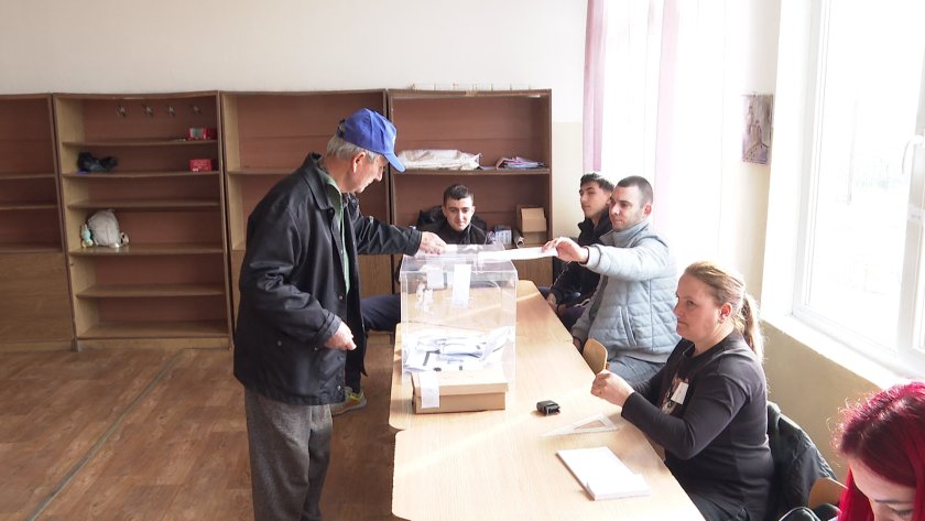 И в Бургаско днес се провеждат частични местни избори. В