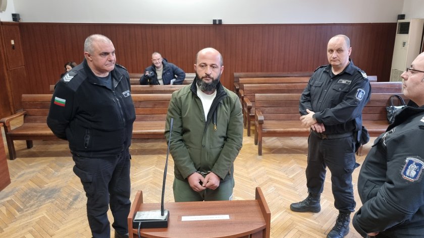 Турски шофьор, задържан с над 370 кг марихуана, остава в ареста