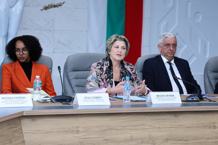 Председателят на Български стрелкови съюз Весела Лечева твърди, че все