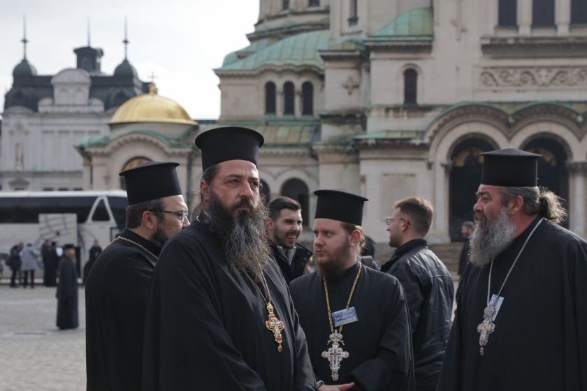 Протест и контрапротест пред Светия синод
