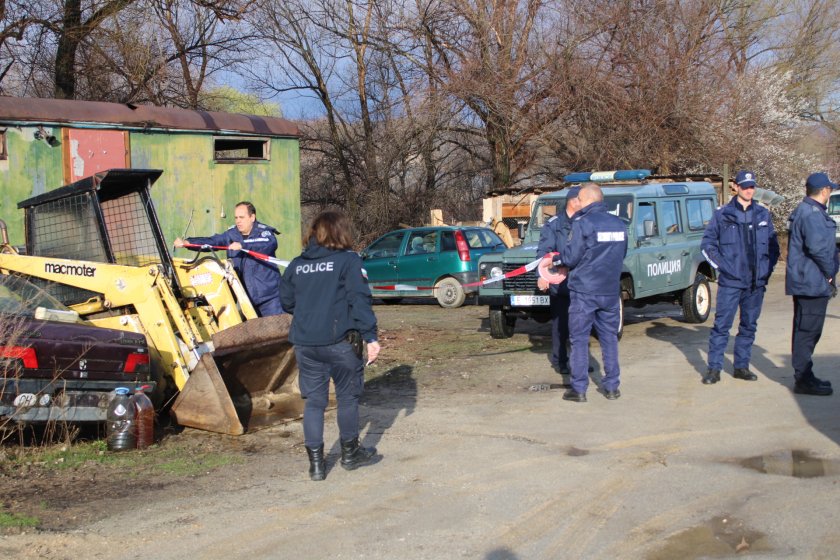 Мъже, дегизирани като полицаи, в Благоевград. Тримата извършители на побоя