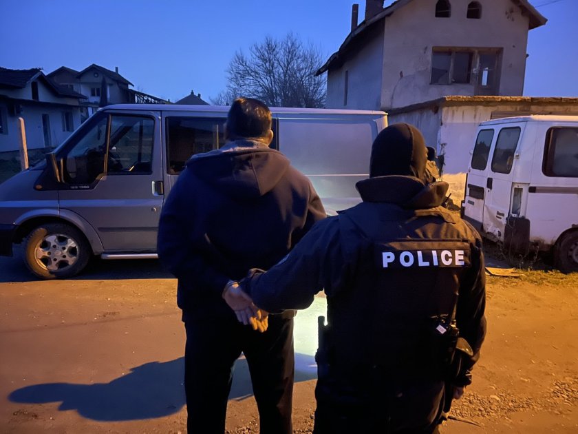 шестима българи издирвани италианските власти задържани международна операция трафика хора