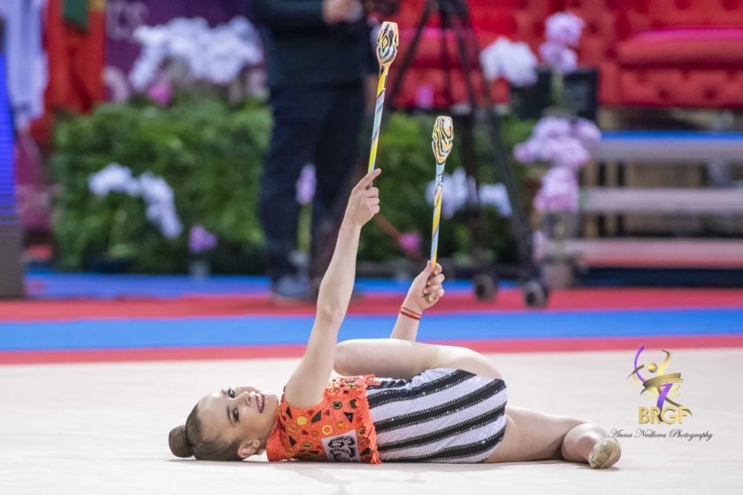 Стилияна Николова спечели три златни медала, а Ева Брезалиева взе