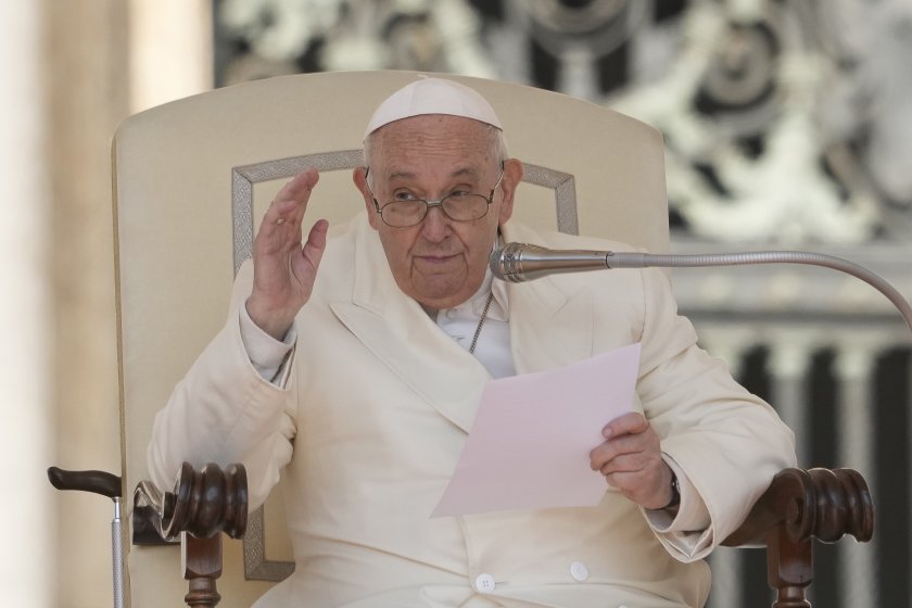 От Ватикана разясниха думите на Папа Франциск за това, че