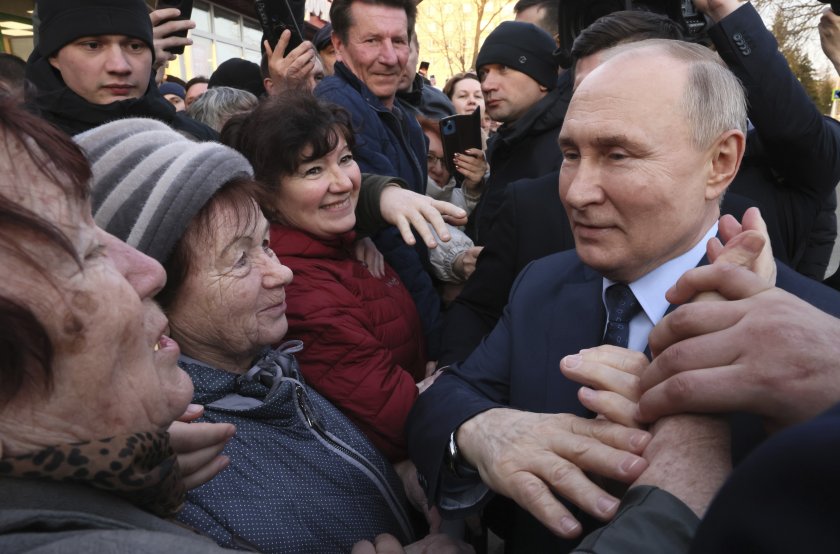 В Русия започнаха президентските избори, с които се очаква Владимир