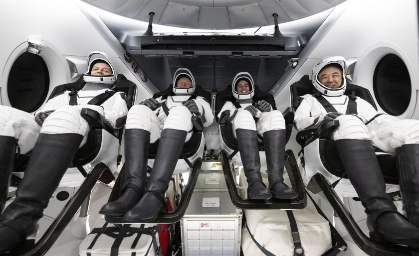 четирима астронавти върнаха земята шест месеца престой орбита