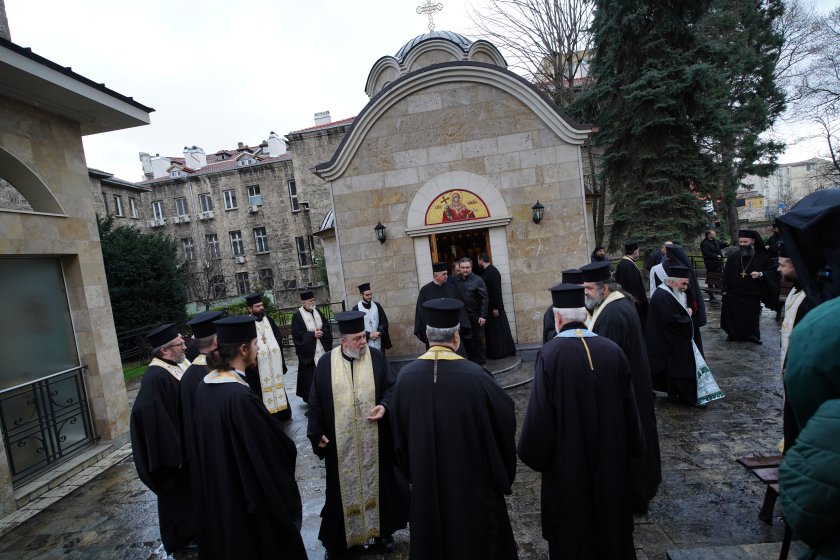 митрополит серафим приносът патриарх неофит историята църквата народа неизлечим