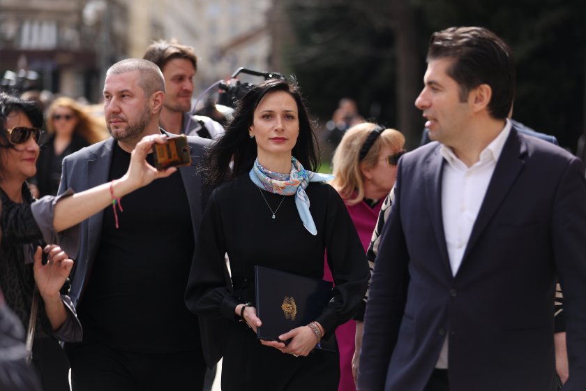 Президентът връчи мандата на ГЕРБ-СДС (ОБЗОР)