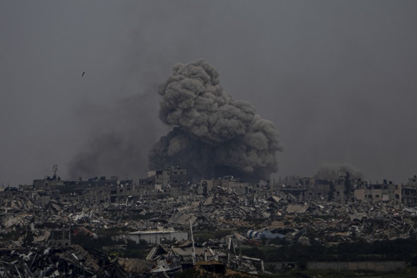 Израел извърши ново нападение срещу болницата "Ал Шифа" в Газа