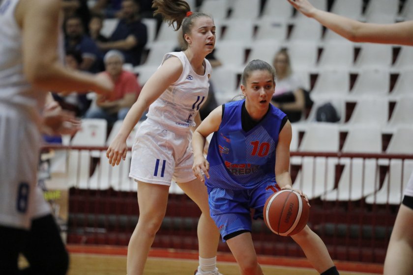 Академик Пловдив надигра Дунав 2016 в среща от първенството на България по баскетбол за жени