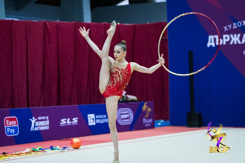 Никол Тодорова взе сребърен медал на финала на обръч на турнира по художествена гимнастика Афродита къп