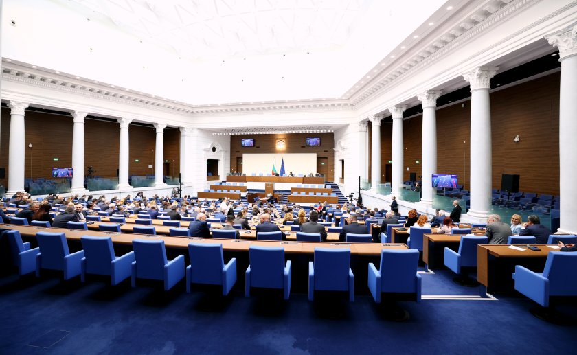 народното събрание гласува оставката премиера николай денков