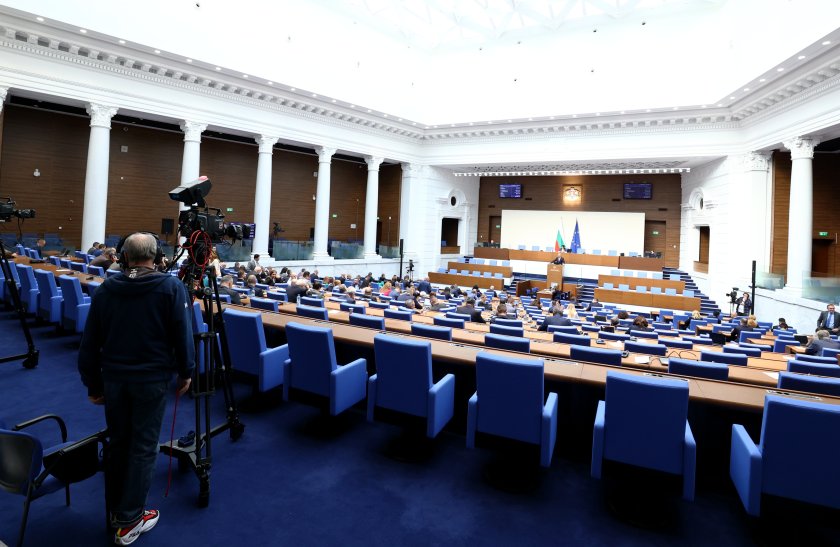 156 гласа парламентът задължи министерство финансите върне млрд