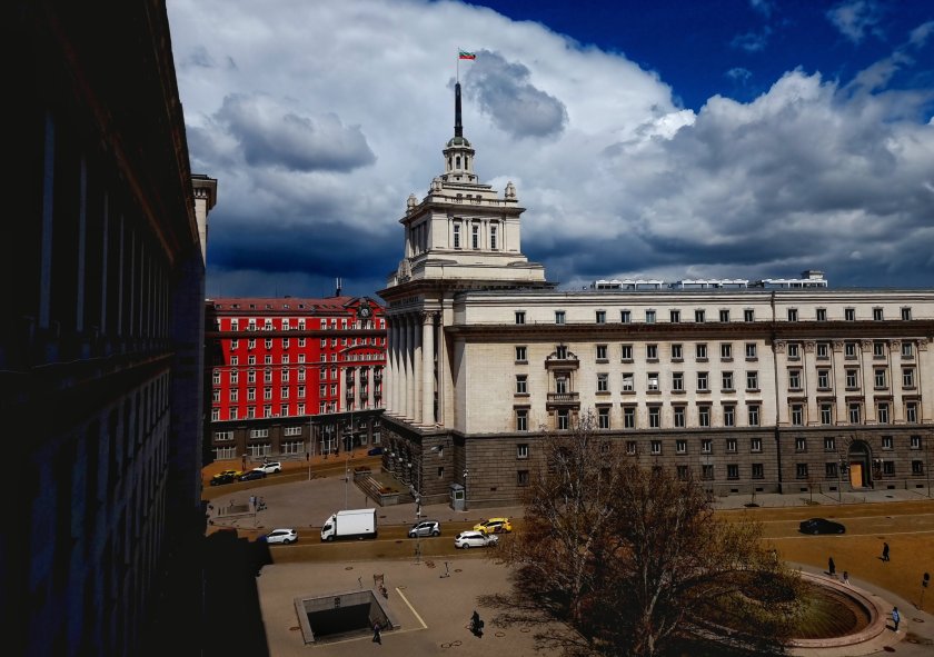 Мария Габриел върна изпълнен мандата на президента. В 16.15 часа