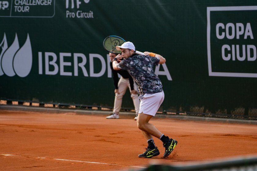 Адриан Андреев се класира за четвъртфиналите на турнира от сериите
