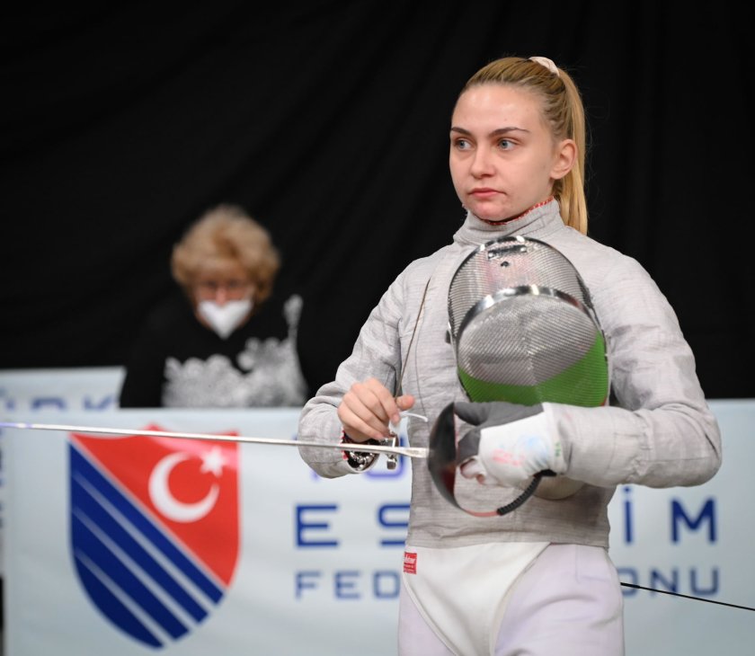 Йоана Илиева триумфира на сабя на Европейската купа по фехтовка до 23 г. в София