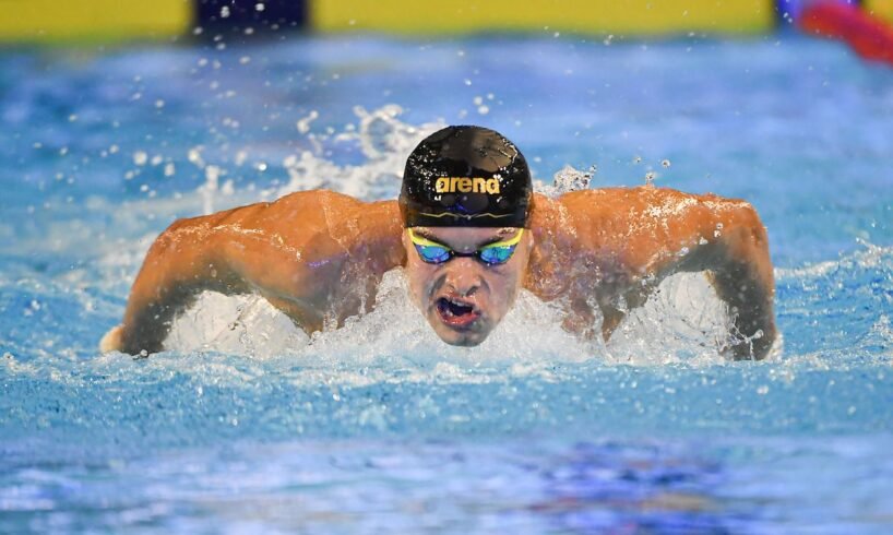 Петър Мицин получи наградата си за най-добър плувец за 2023 г. и триумфира на 200 м бътерфлай на държавното първенство