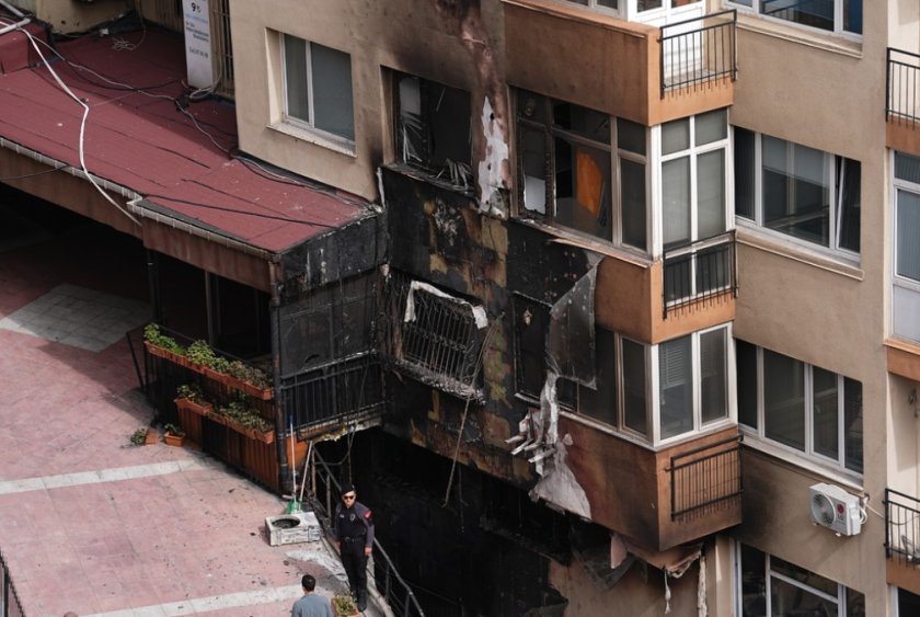 Най-малко 16 души загинаха днес при пожар в жилищен блок