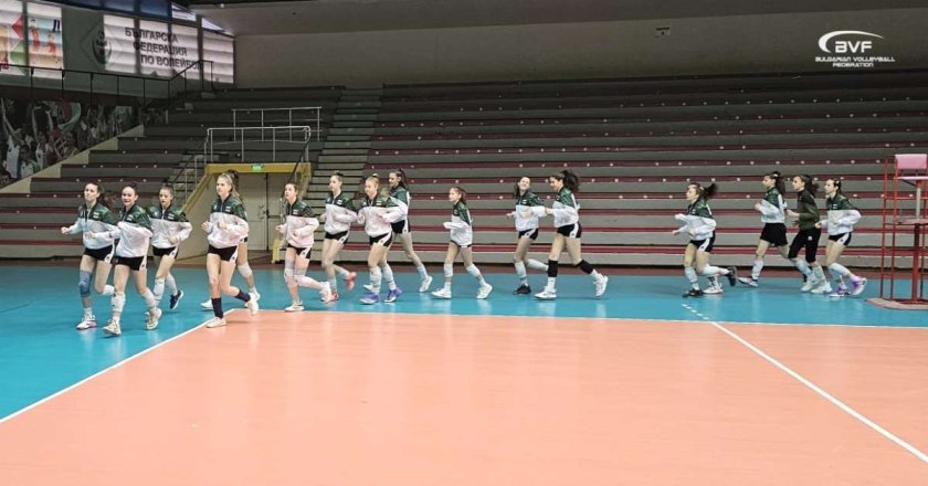 Националният отбор по волейбол на България за жени под 18