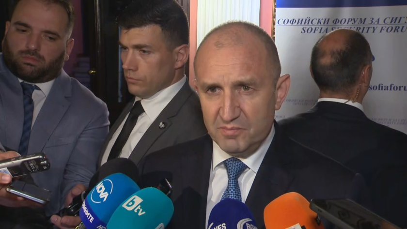 Президентът Румен Радев коментира, че опциите за служебен премиер са