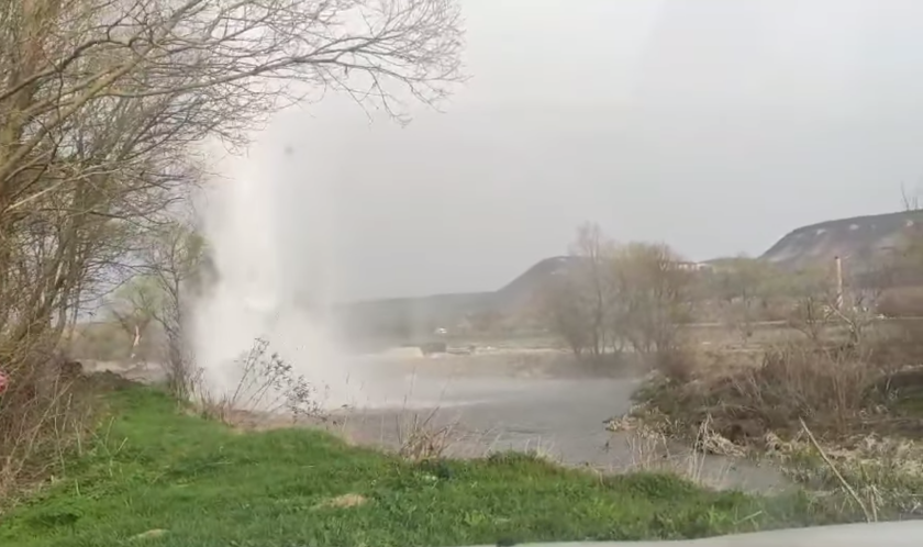 Снимка: Авария на водопровод в Шумен предизвика огромен гейзер
