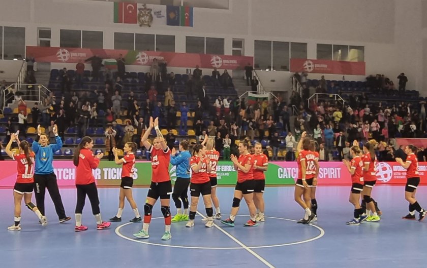 България допусна тежка загуба от Сърбия в предпоследния си двубой от европейските квалификации по хандбал за жени