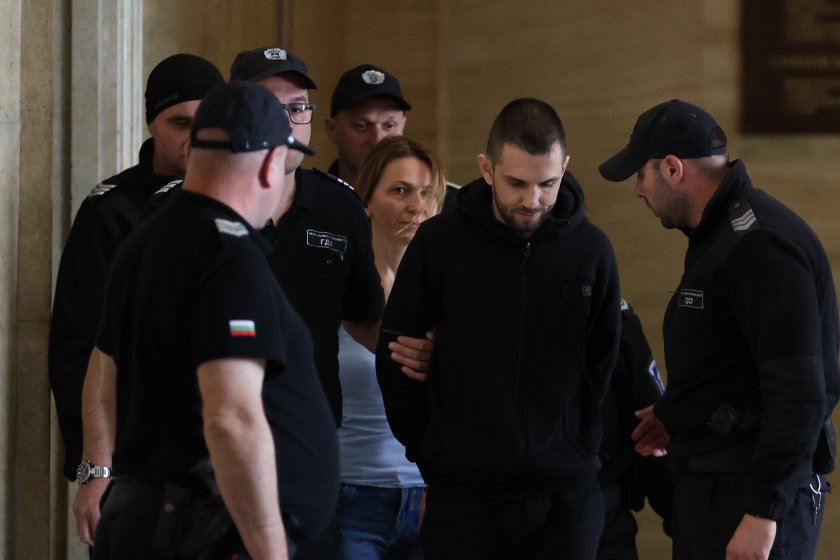 Марин Димитров, обвиняем заедно със сина му и с директора на Агенция "Митници", е транспортиран в болница "Пирогов"