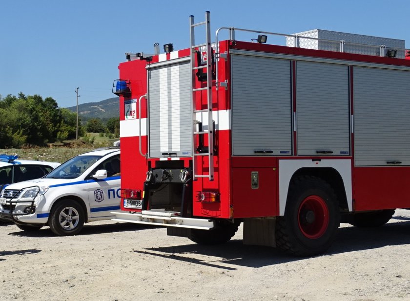 Евакуирани са хора от кабелния завод в Карнобат заради силна