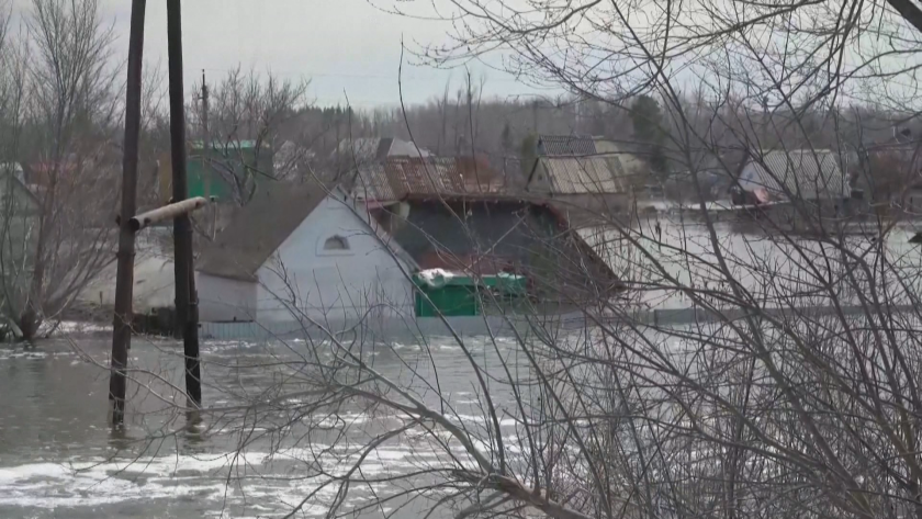 Русия и Казахстан евакуираха над 100 000 души заради наводнения